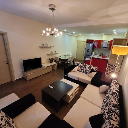Spacious And Cozy Apartment Tirana Exterior foto